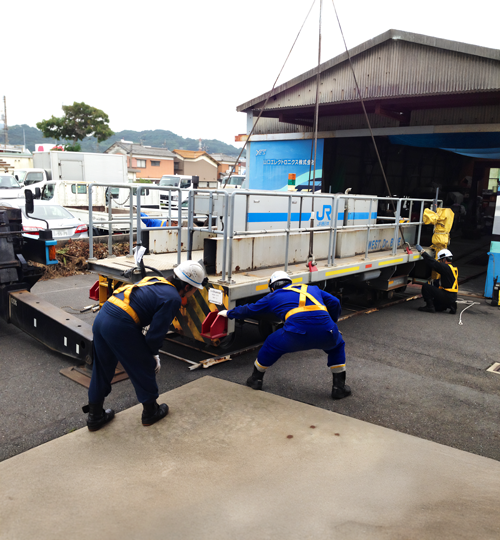 ドクターブルー車両入庫シーン